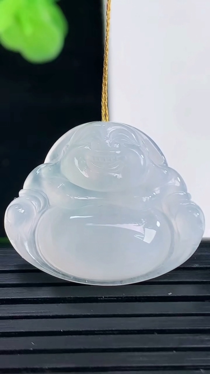 天然A货翡翠佛公吊坠尺寸21.7-26.5-5.8重量:4.91g
4月11日