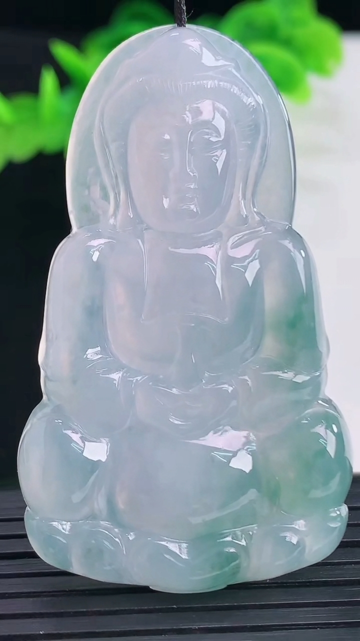 天然A货翡翠冰种紫罗兰飘花观音菩萨吊坠尺寸56.5-33.8-5.4重量:17.92g
4月11日