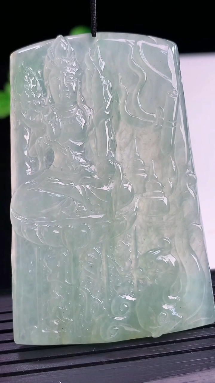 天然A货翡翠虚空藏菩萨吊坠尺寸65.7-43.3-5.2重量:35.50g
4月11日