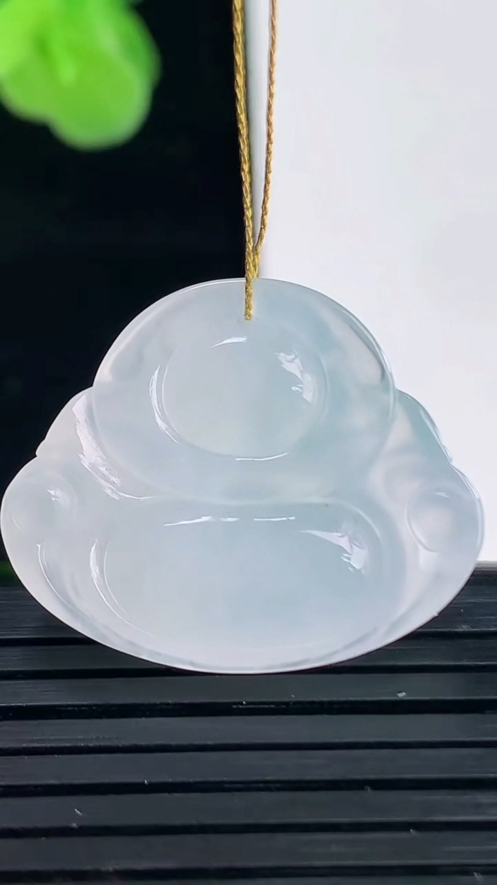 天然A货翡翠佛公吊坠尺寸21.7-26.5-5.8重量:4.91g
4月11日