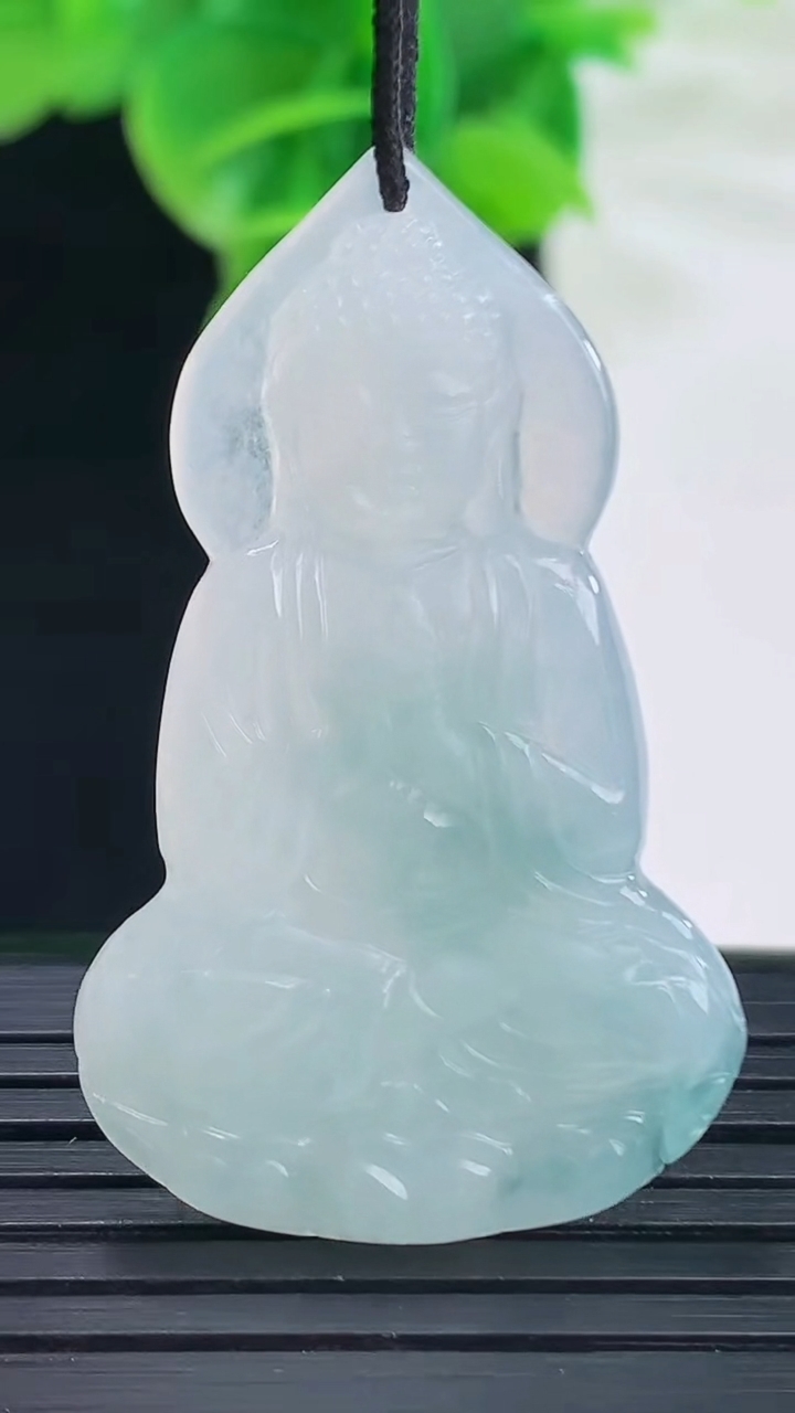 天然A货翡翠飘花阿弥陀佛吊坠尺寸41.1-25.2-3.5重量:6.51g
4月11日