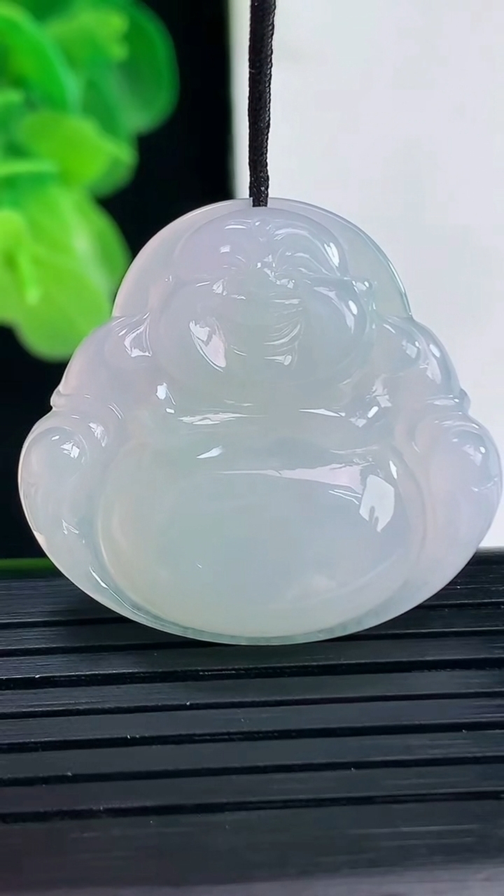 天然A货翡翠佛公吊坠尺寸29.1-31.8-5.8重量:8.42g
4月11日