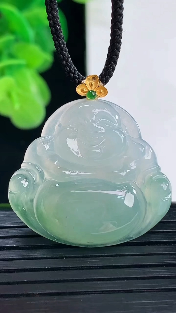 天然A货翡翠佛公吊坠尺寸31.5-30.1-5.2重量:6.73g
4月11日