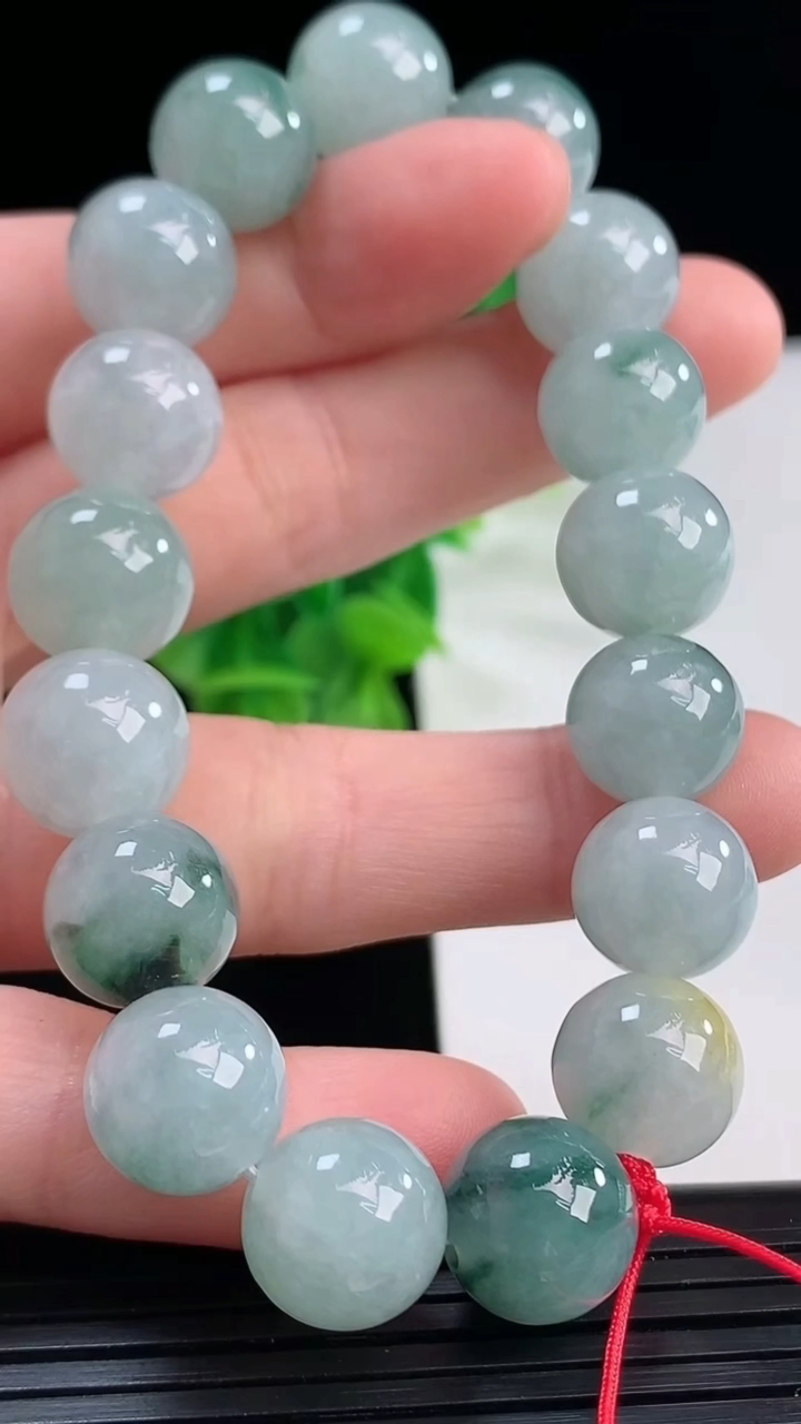 天然A货翡翠飘花圆珠手串尺寸11.2-17颗重量:44.57g4月11日
工厂直销收藏佳品,种好水足