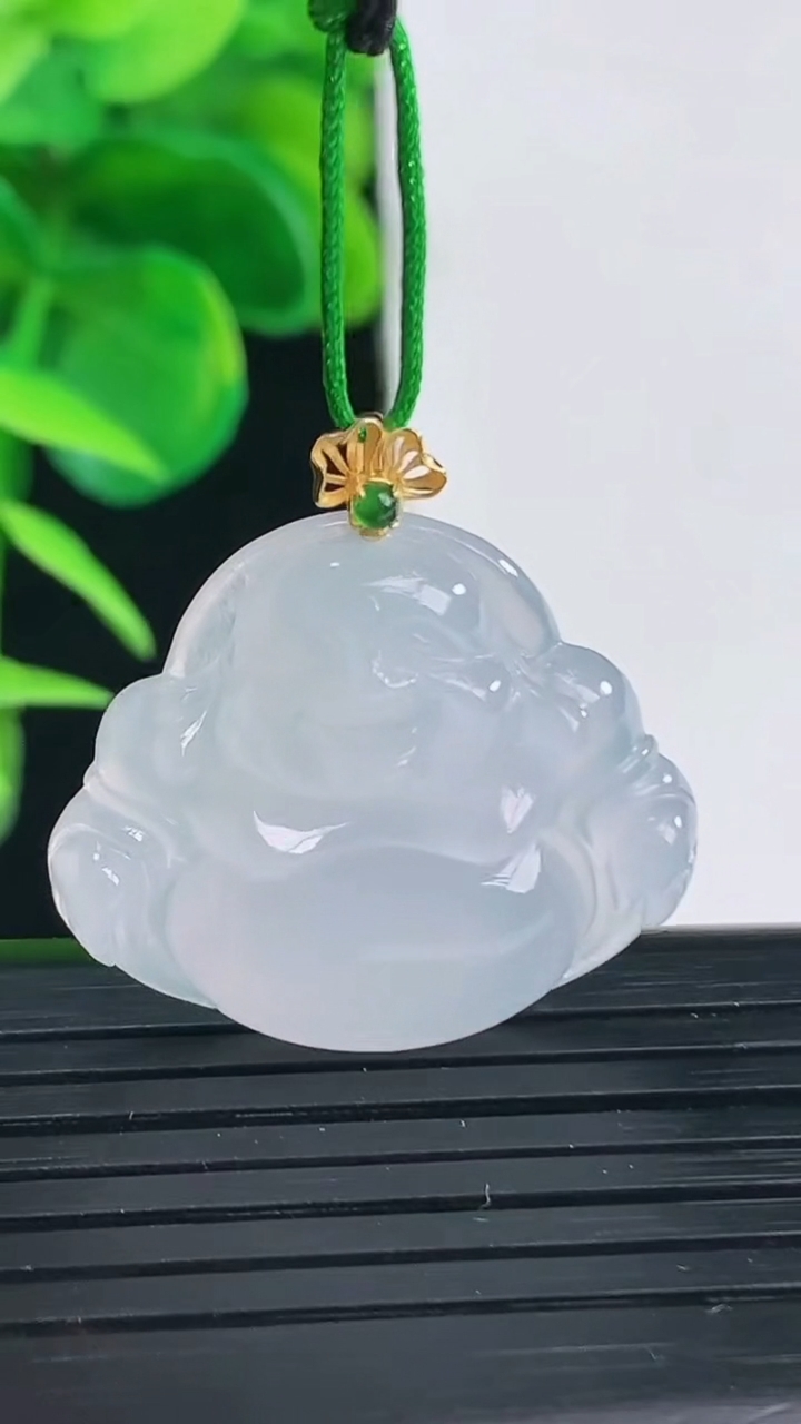 天然A货翡翠佛公吊坠尺寸23.8-26.4-5.8重量:5.72g
4月11日