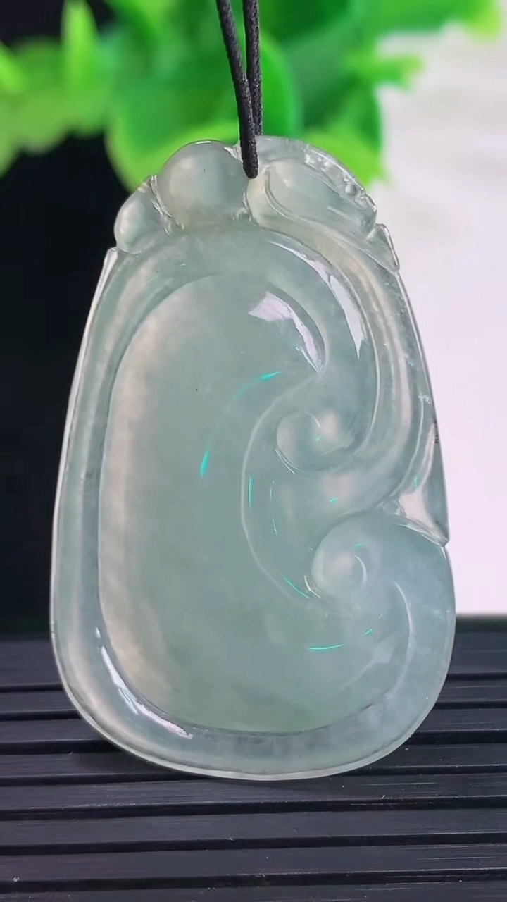 天然A货翡翠如意吊坠尺寸41-26-5重量:9.97g
4月11日