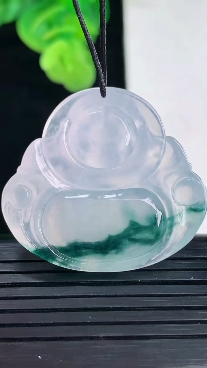 天然A货翡翠飘花佛公吊坠尺寸31.9-34.8-6.1重量:10.90g
4月11日