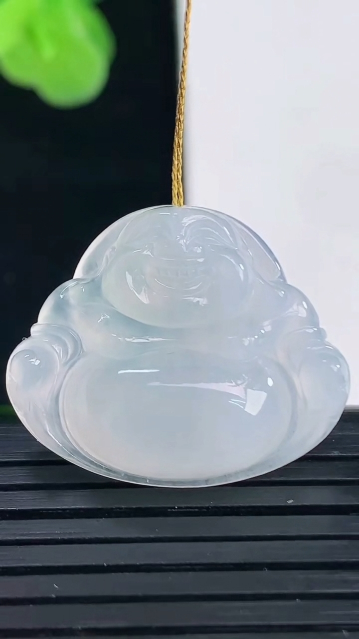 天然A货翡翠佛公吊坠尺寸21.7-26.5-5.8重量:4.91g
4月11日