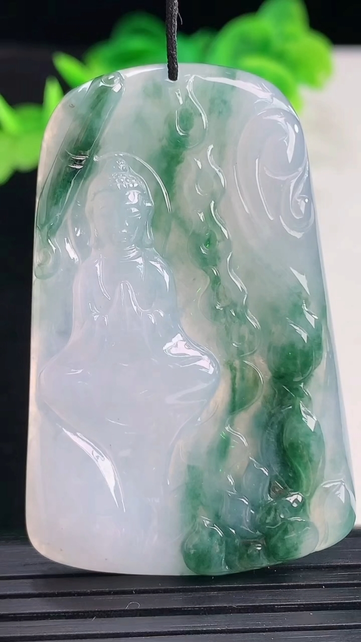 天然A货翡翠飘花阿弥陀佛吊坠尺寸53.6-34.8-5.3重量:21.55g
4月11日