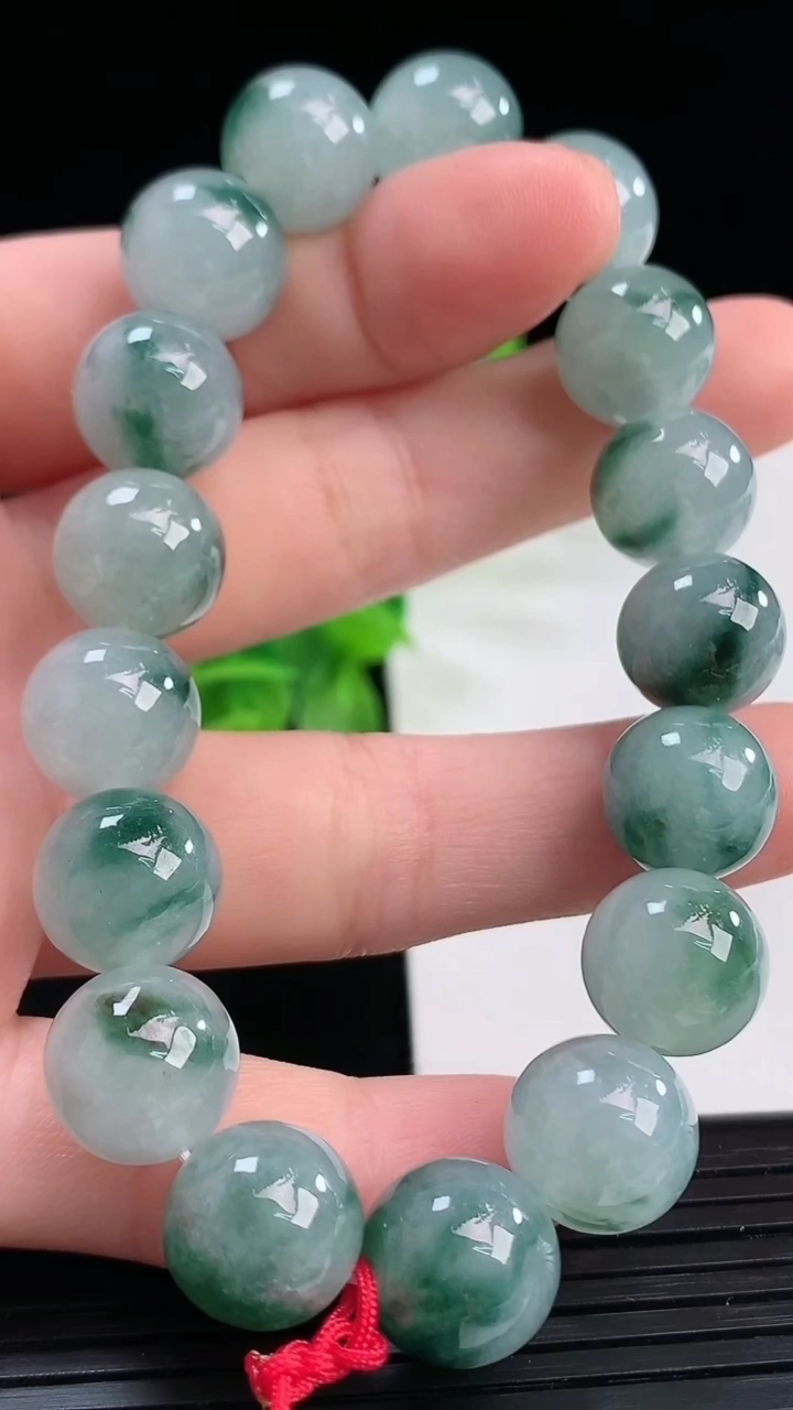 天然A货翡翠飘花圆珠手串尺寸11.1-17颗重量:45.24g4月11日
工厂直销收藏佳品,种好水足