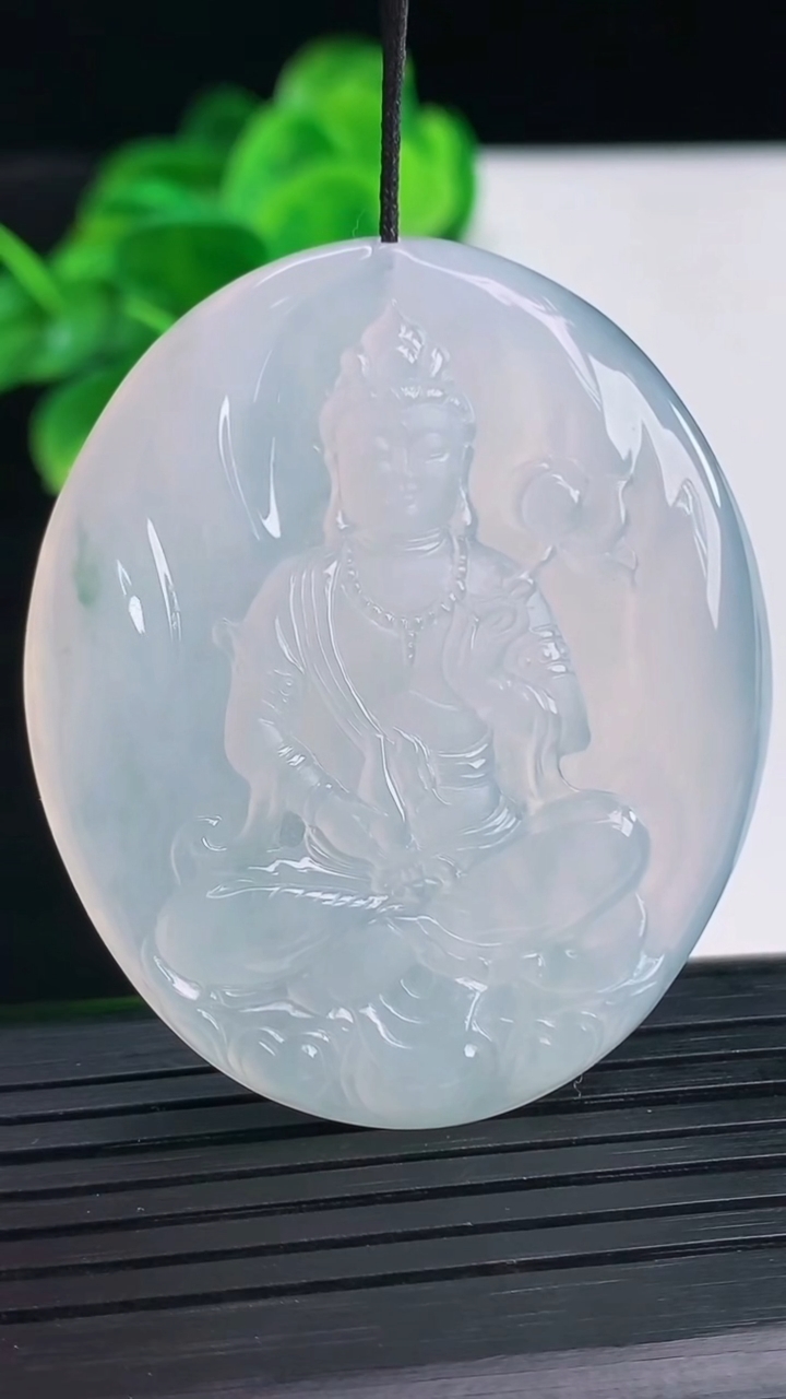 天然A货翡翠飘花大势至菩萨吊坠尺寸49.7-42-5.2重量:23.35g
4月12日