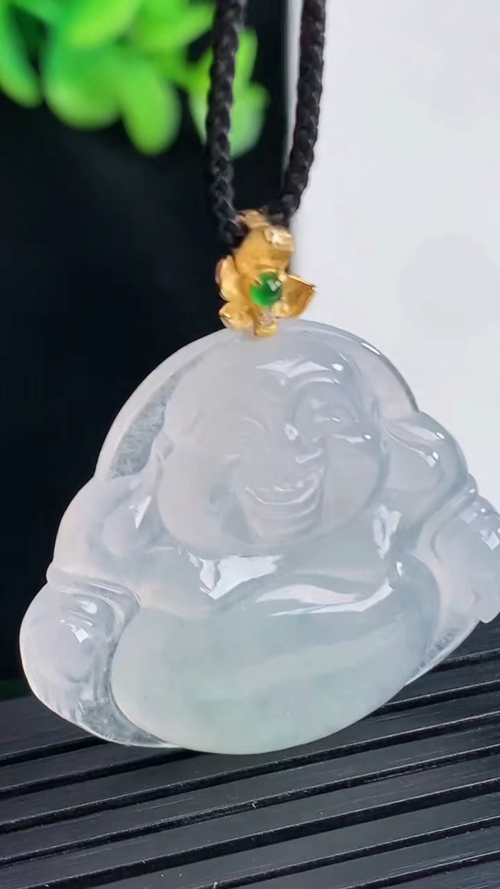 天然A货翡翠佛公吊坠，尺寸28.5-32.5-5.5重量:8.87g
4月12日