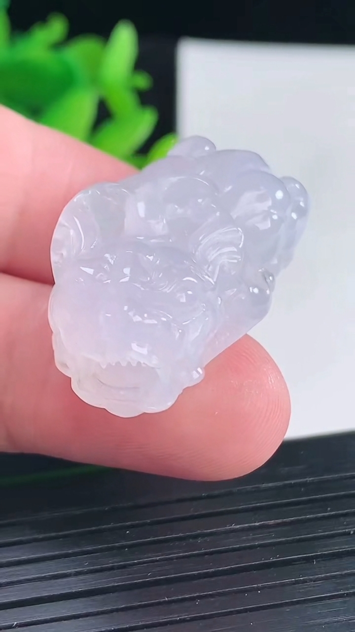 天然A货翡翠貔貅吊坠，尺寸37-19-12.2重量:16.90g
4月12日