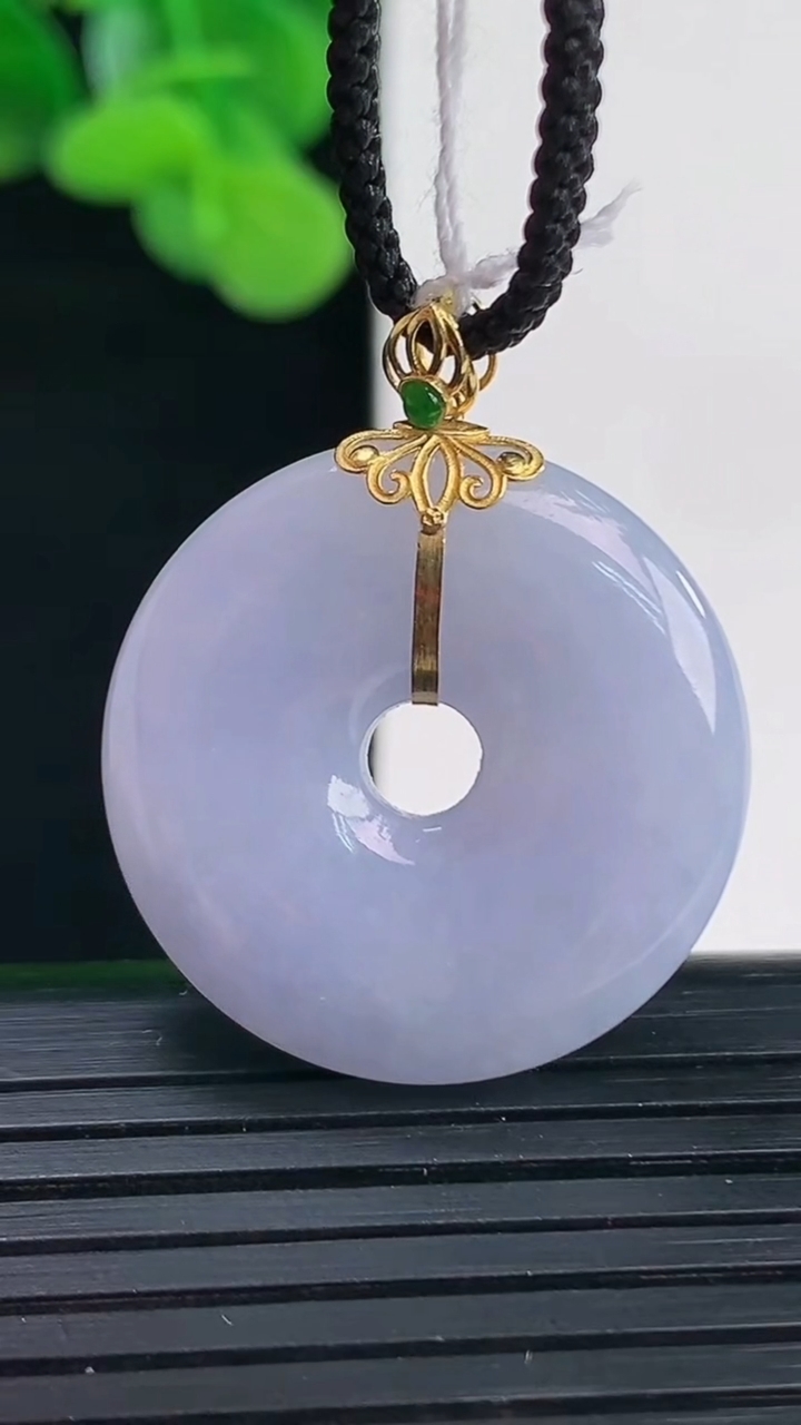 天然A货翡翠18K金紫罗兰平安扣吊坠尺寸24.9-5.3重量:7.78g
4月12日