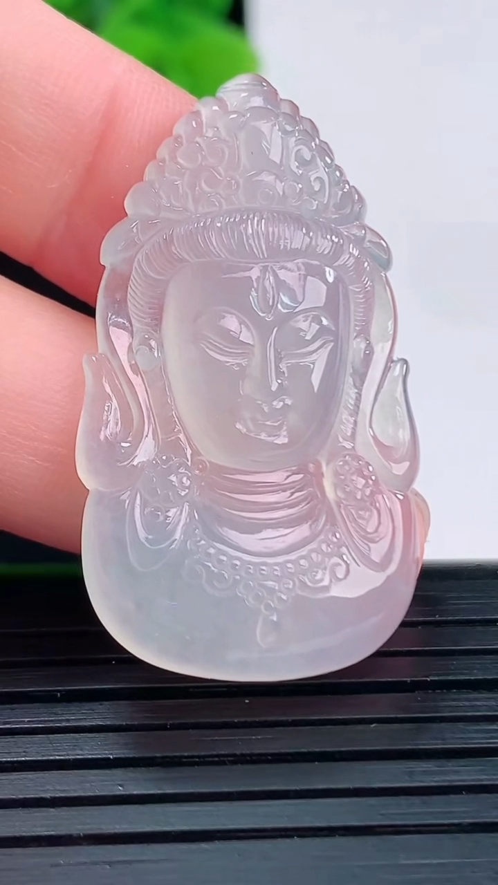 天然A货翡翠观音头吊坠尺寸36.1-20.5-5.5重量:7.67g
4月12日