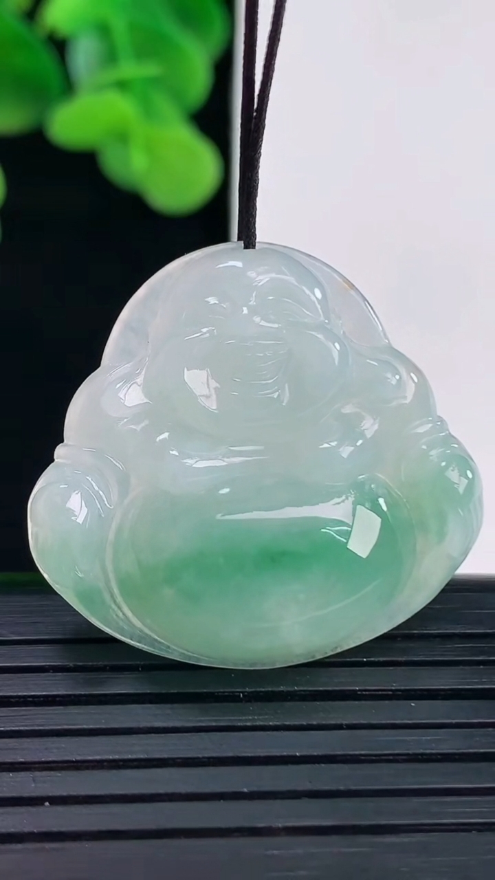 天然A货翡翠佛公吊坠尺寸29-31-5.6重量:7.42g
4月12日