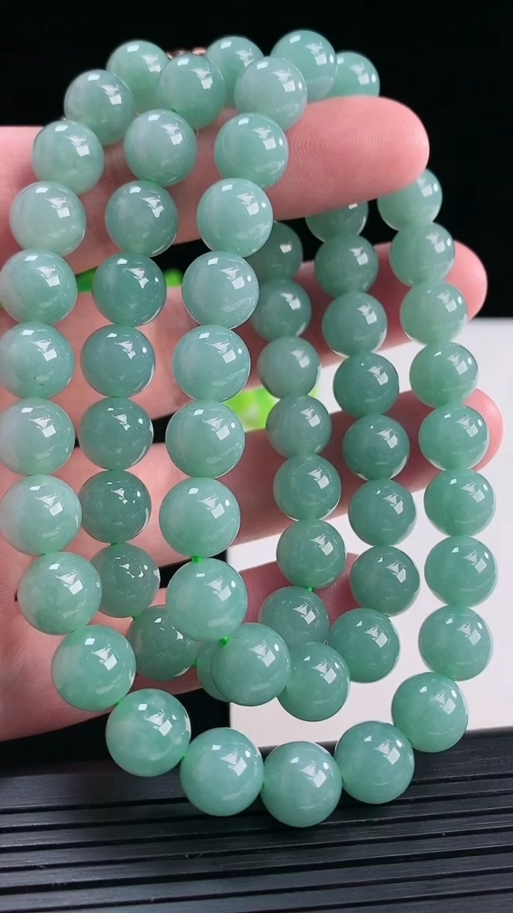 天然A货翡翠飘花圆珠项链，尺寸9.6-65颗重量:107.29g4月12日
工厂直销收藏佳品,种好水