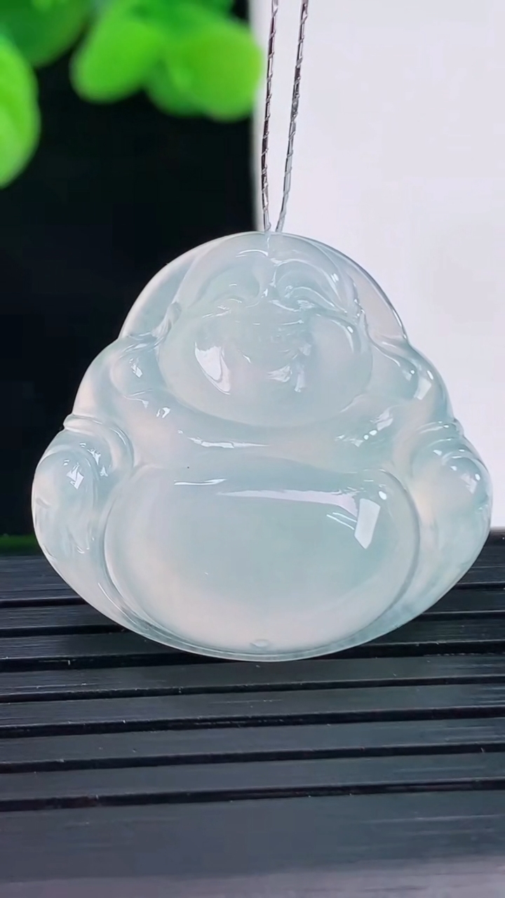 天然A货翡翠佛公吊坠尺寸25.8-27.9-5.9重量:7.00g
4月12日