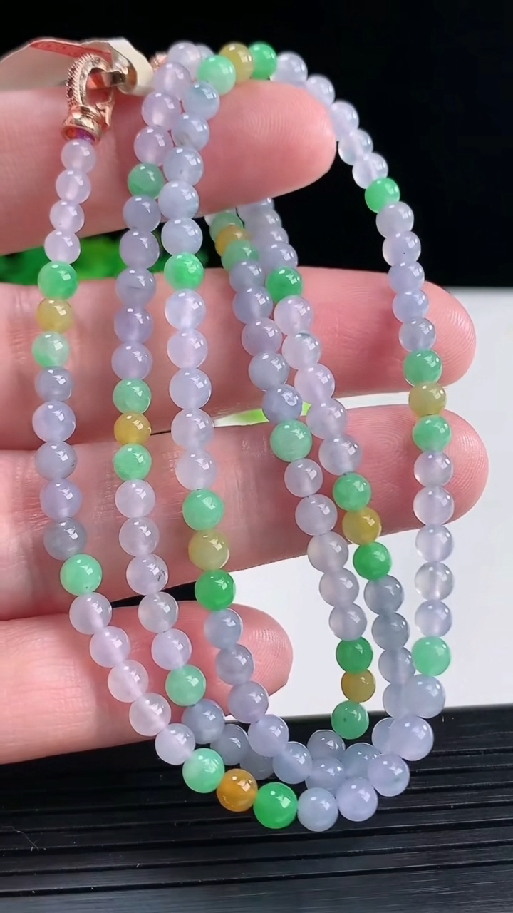 天然A货翡翠三春紫罗兰圆珠项链，尺寸4-138颗重量:20.47g4月12日
工厂直销收藏佳品,种好水足，色泽均匀，有种有色，上手高大气！