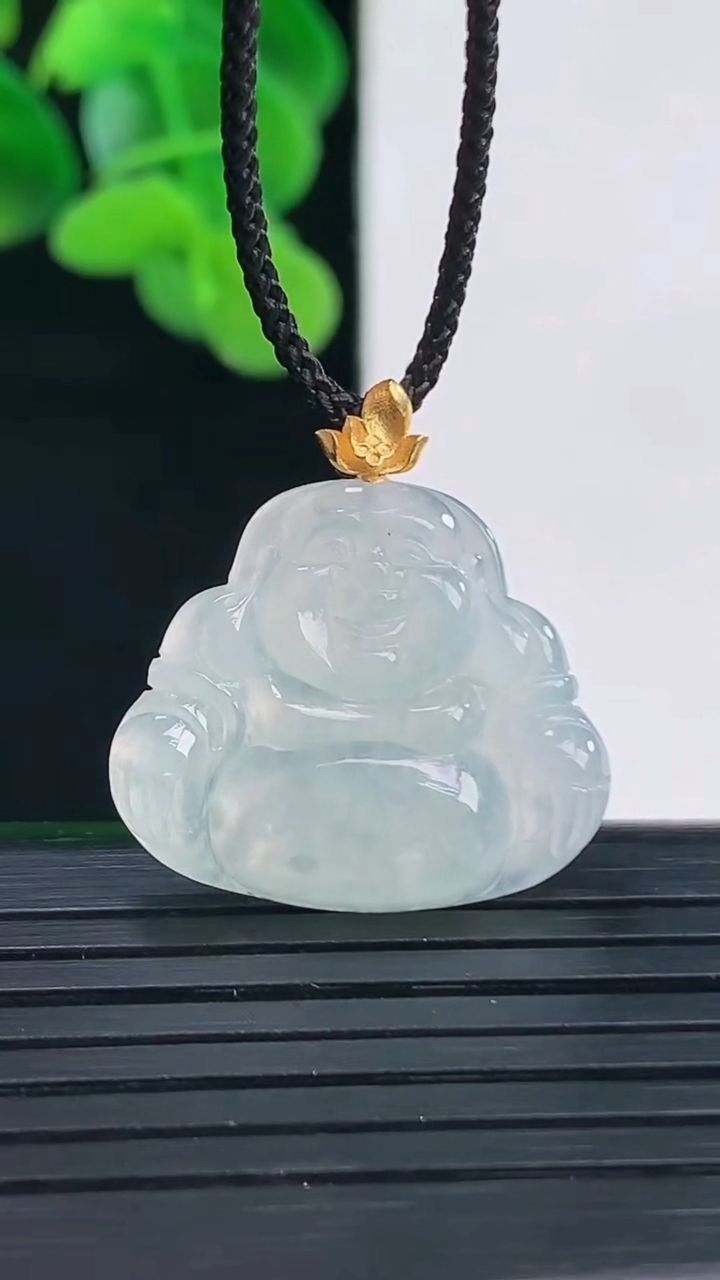 天然A货翡翠种白冰佛公吊坠尺寸24-22.7-3.4重量:2.87g
4月12日