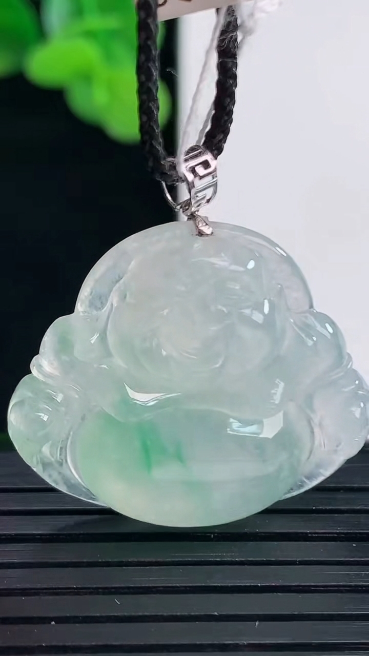 天然A货翡翠佛公吊坠尺寸26-28.7-5.7重量:6.76g
4月12日