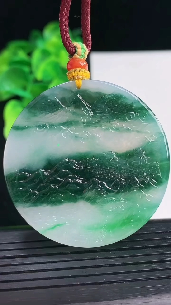 天然A货翡翠山水牌吊坠尺寸46.8-4.5重量:30.55g
4月12日