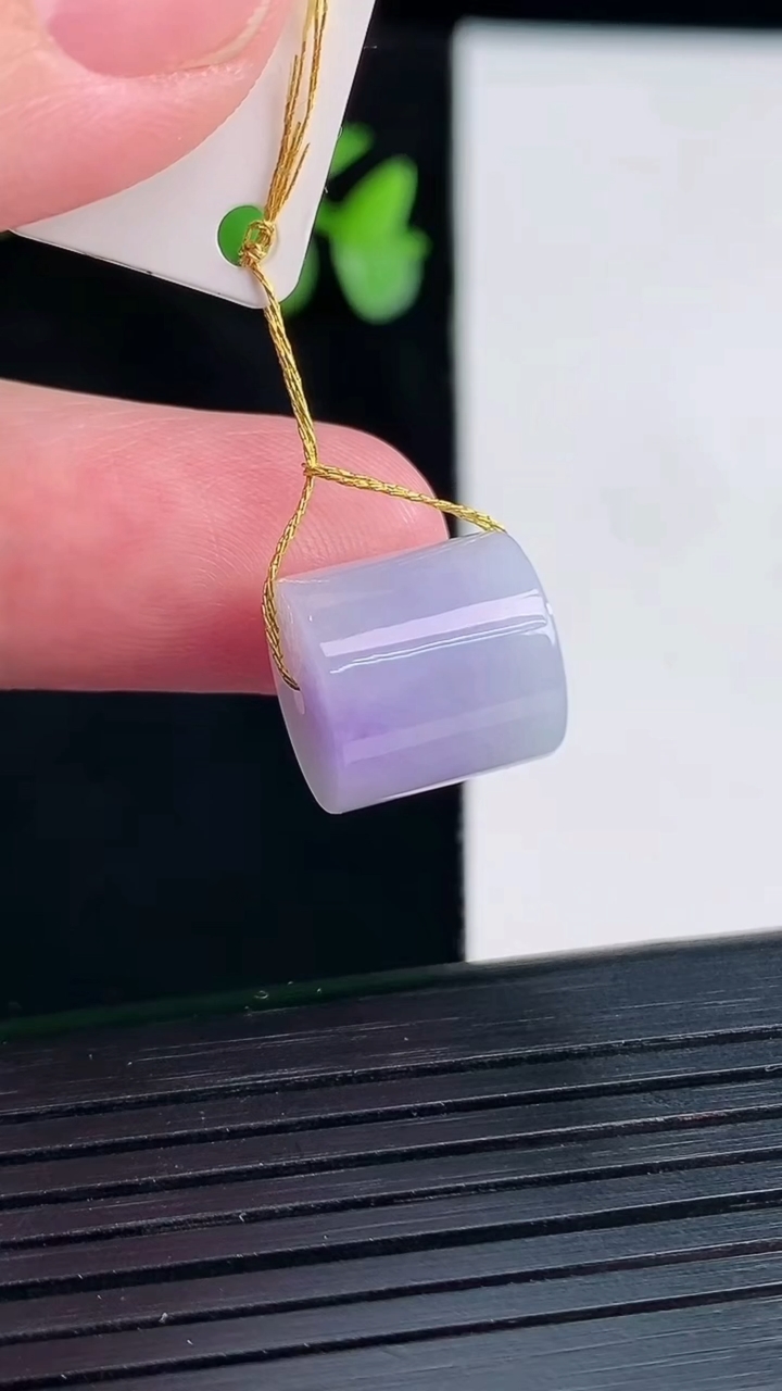 天然A货翡翠紫罗兰路路通吊坠，尺寸12-12重量:4.44g
4月12日