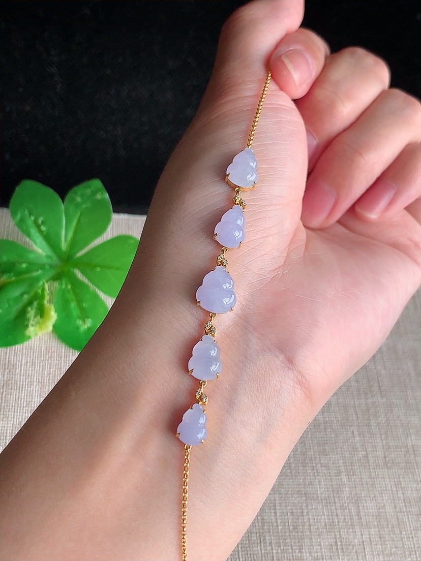 天然A货翡翠18K金镶嵌紫罗兰葫芦手链 
尺寸9.2-8-4.4mm 重量4.14g 0410