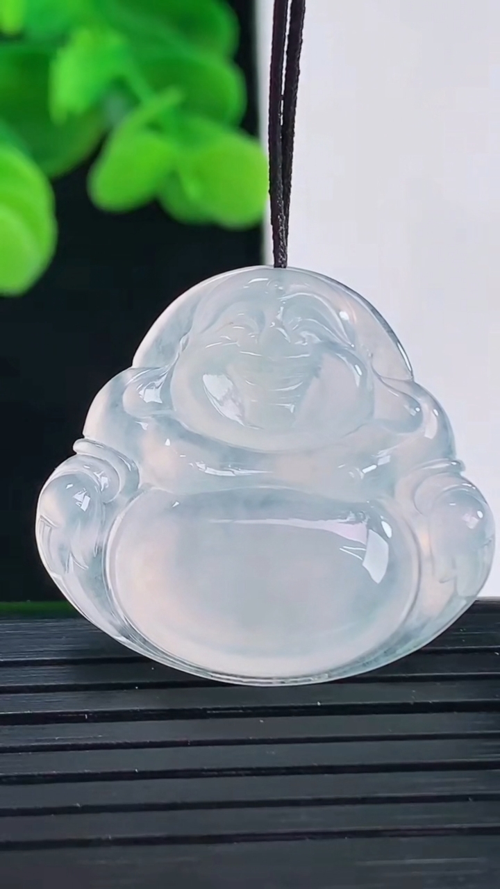 天然A货翡翠佛公吊坠尺寸27.9-30.4-5.5重量:7.76g
4月12日