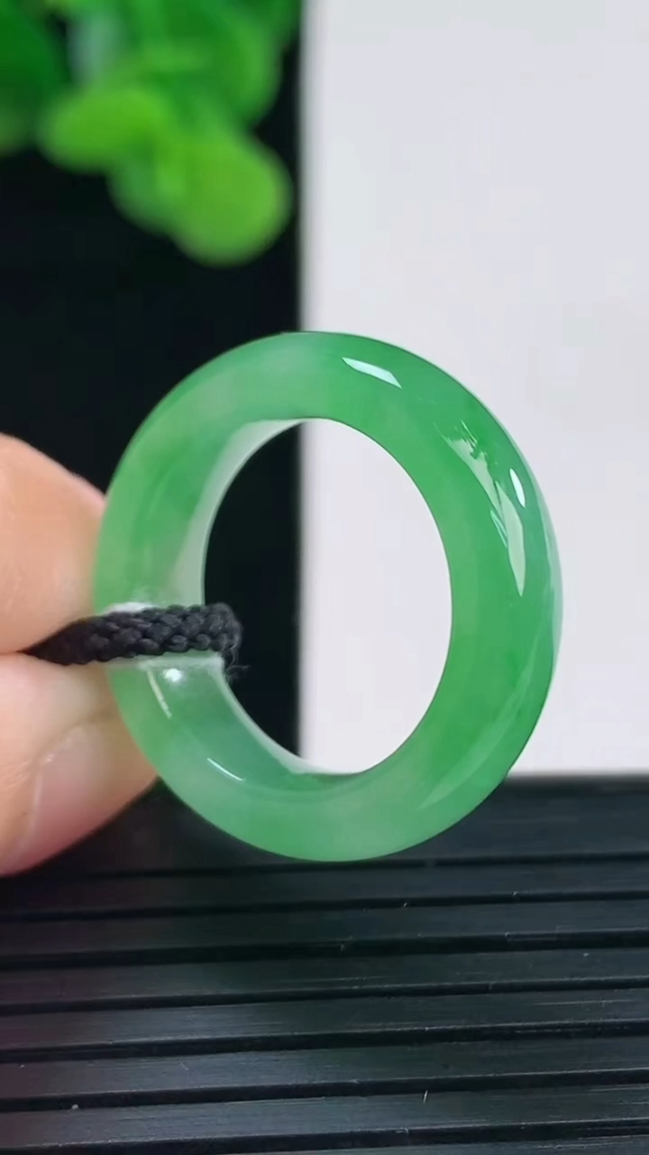 天然A货翡翠指环戒指尺寸16.2-5.7-3.7重量:4.12g2026年4月12日
工厂直销收藏佳