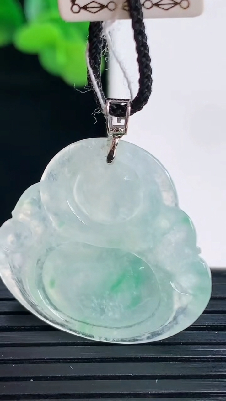 天然A货翡翠佛公吊坠尺寸26-28.7-5.7重量:6.76g
4月12日