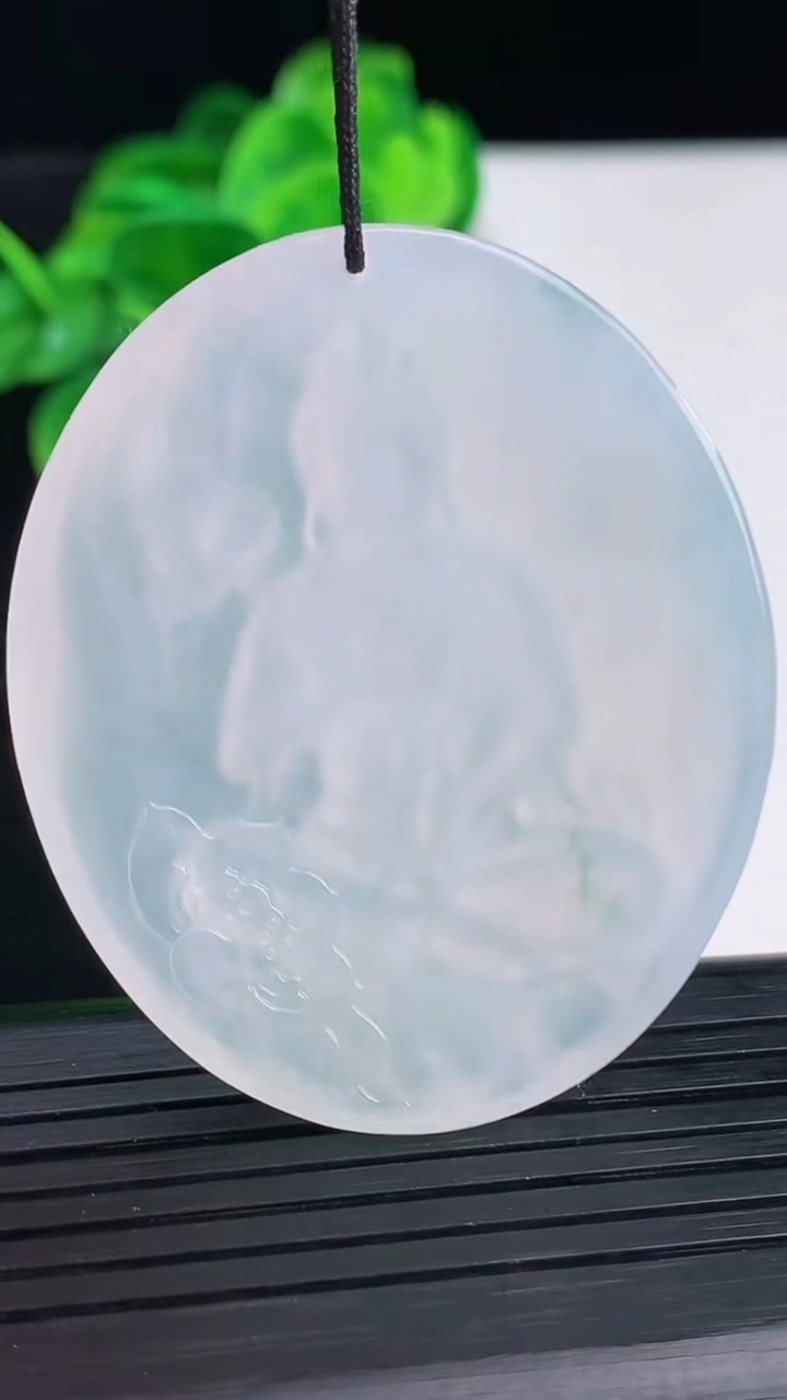 天然A货翡翠飘花大势至菩萨吊坠尺寸49.7-42-5.2重量:23.35g
4月12日