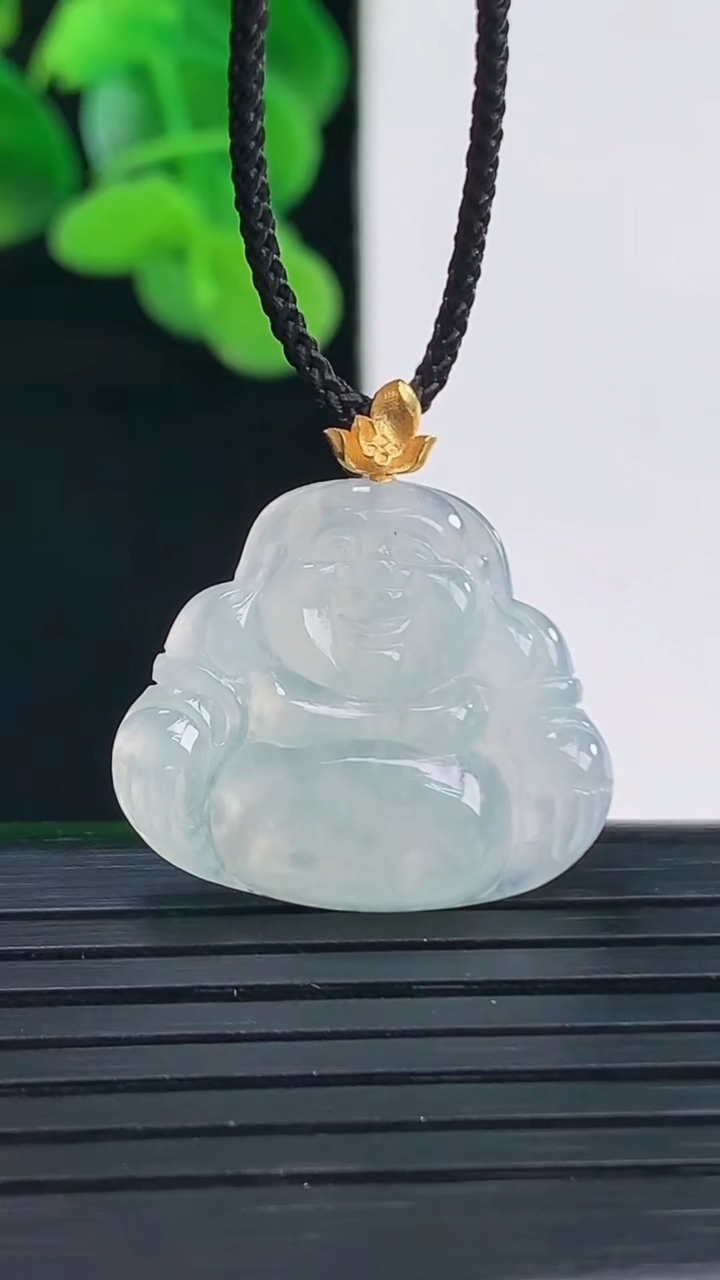 天然A货翡翠种白冰佛公吊坠尺寸24-22.7-3.4重量:2.87g
4月12日