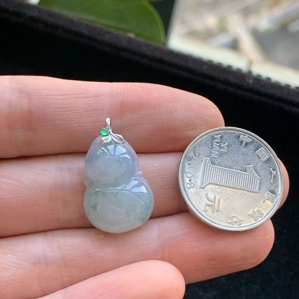 A货天然翡翠冰糯种18k飘花紫罗兰葫芦吊坠重量3.62
4月12日