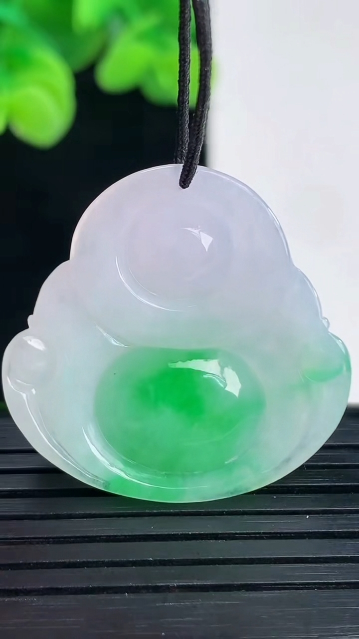 天然A货翡翠佛公吊坠尺寸30.1-30.9-6.6
4月12日
重量:8.93g