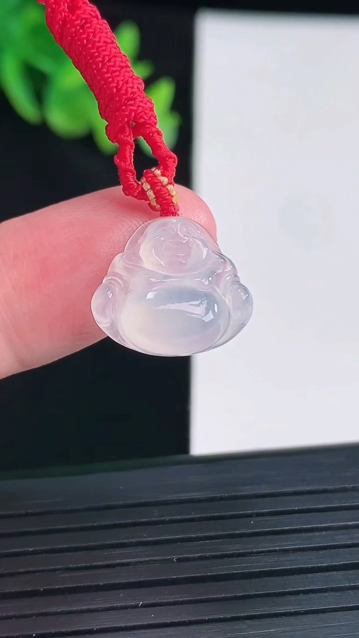 天然A货翡翠佛公吊坠，尺寸13.5-15.6-5.2重量:2.06g
4月12日