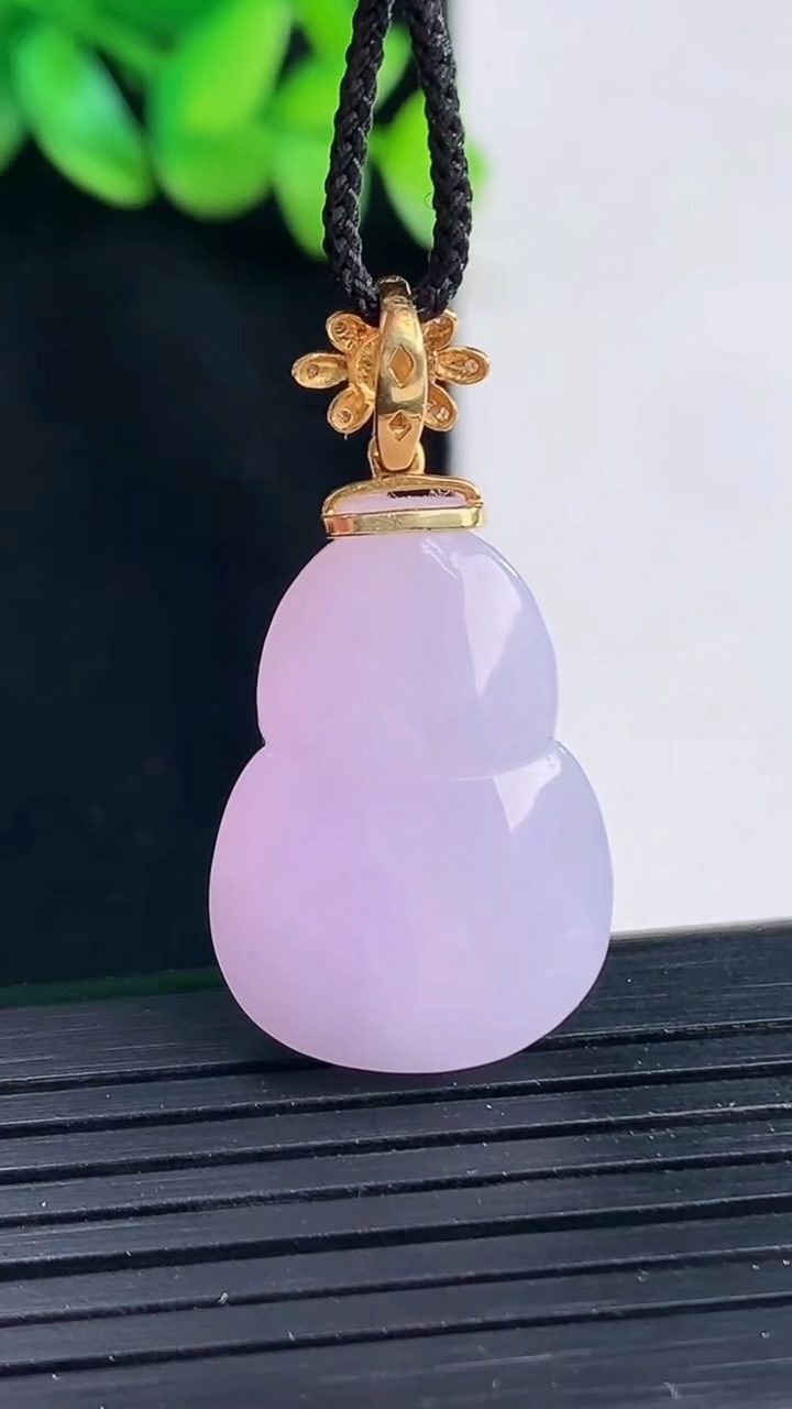 天然A货翡翠18k金紫罗兰葫芦吊坠，尺寸25.5-18-9.5重量:7.44g
4月12日