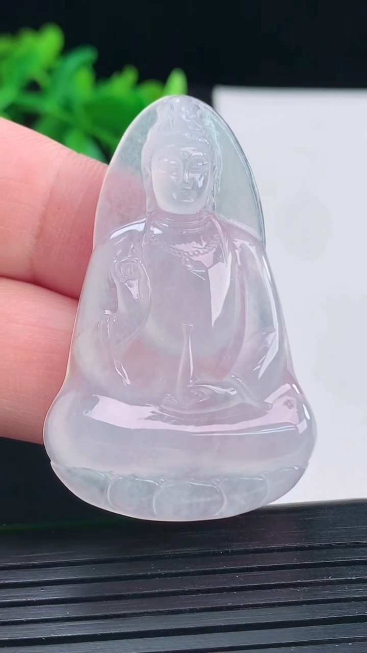 天然A货翡翠种白冰素衣观音吊坠，尺寸49-32-5.6重量:14.85g
4月12日