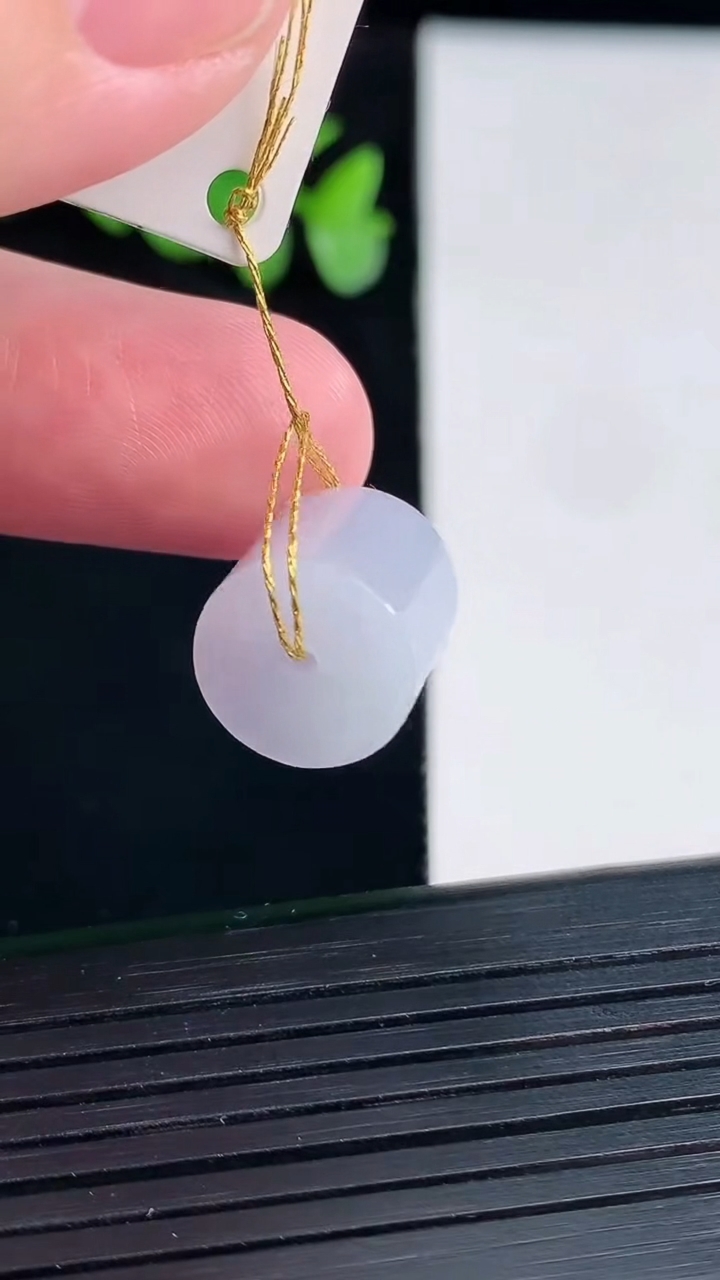 天然A货翡翠紫罗兰路路通吊坠，尺寸12-12重量:4.44g
4月12日