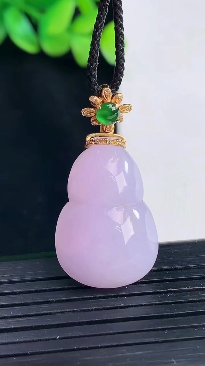 天然A货翡翠18k金紫罗兰葫芦吊坠，尺寸25.5-18-9.5重量:7.44g
4月12日