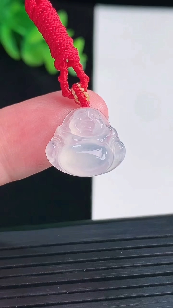 天然A货翡翠佛公吊坠，尺寸13.5-15.6-5.2重量:2.06g
4月12日