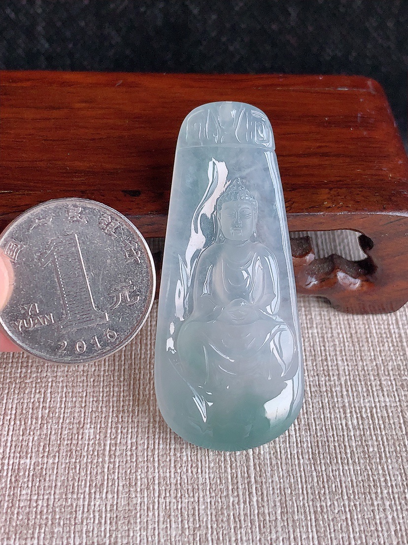 天然A货翡翠飘花阿弥陀佛吊坠 
尺寸54-23.2-5mm 重量12.90g 0411