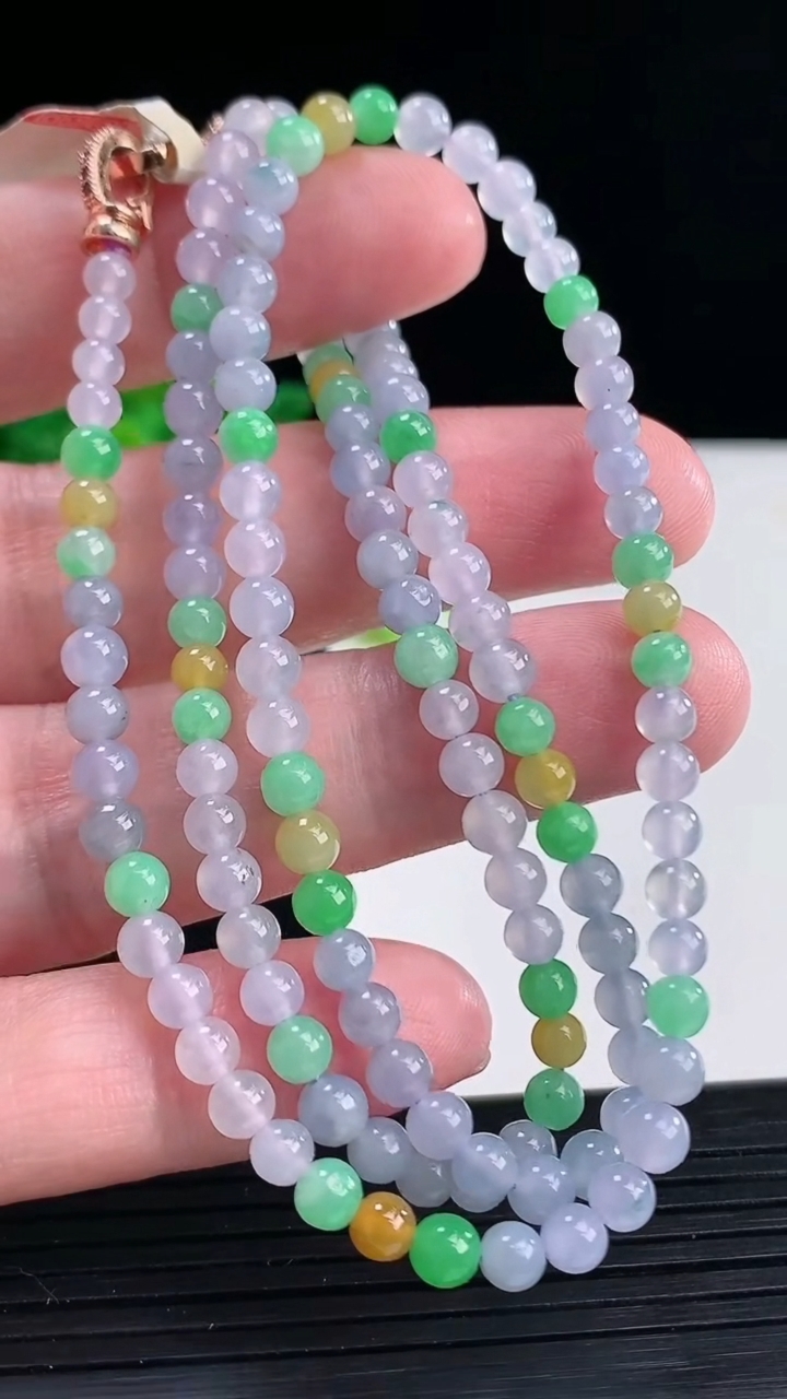 天然A货翡翠三春紫罗兰圆珠项链，尺寸4-138颗重量:20.47g4月12日
工厂直销收藏佳品,种好水足，色泽均匀，有种有色，上手高大气！