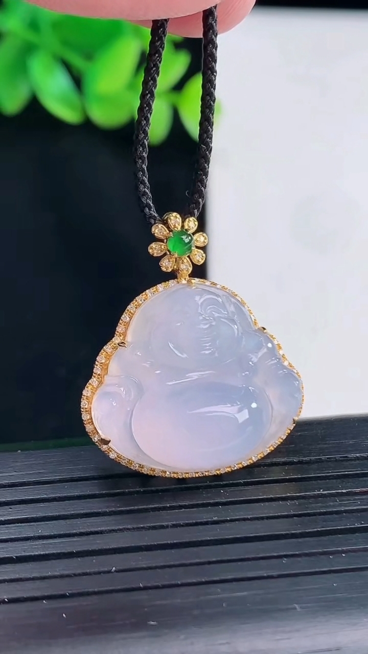 天然A货翡翠种紫罗兰佛公吊坠，尺寸29-25-10，裸石19.5-22.5重量:5.65g
4月12日