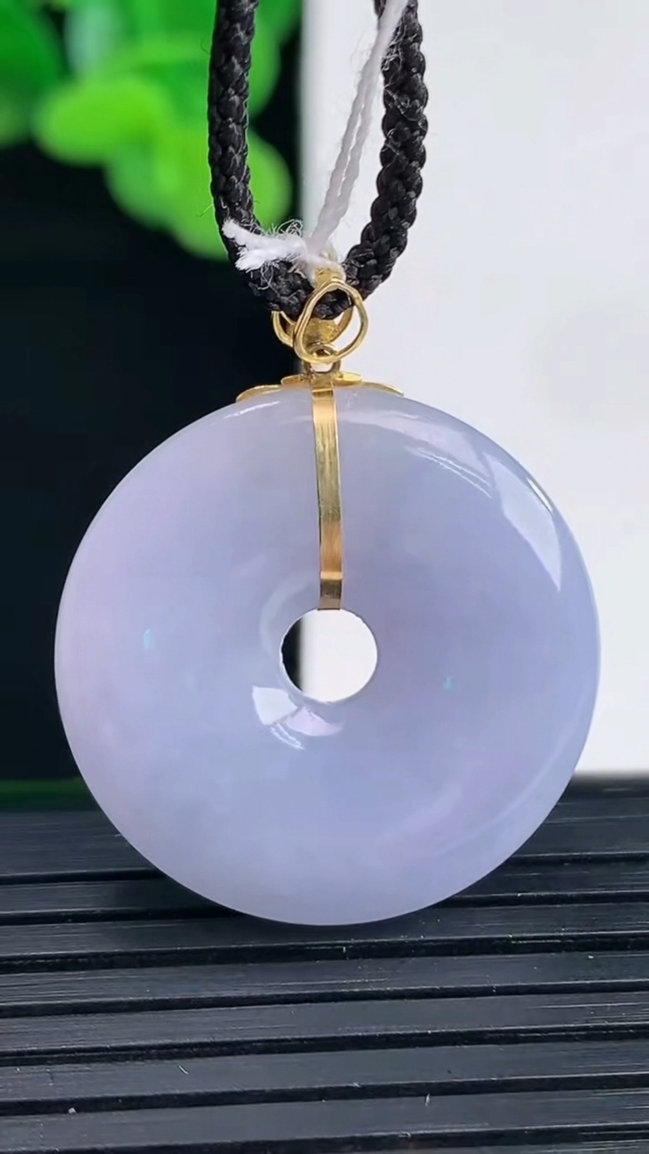 天然A货翡翠18K金紫罗兰平安扣吊坠尺寸24.9-5.3重量:7.78g
4月12日