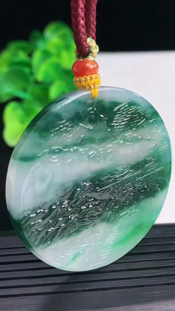 天然A货翡翠山水牌吊坠尺寸46.8-4.5重量:30.55g
4月12日