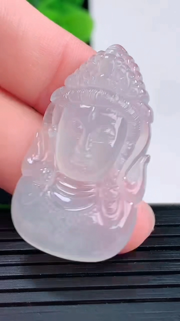 天然A货翡翠观音头吊坠尺寸36.1-20.5-5.5重量:7.67g
4月12日