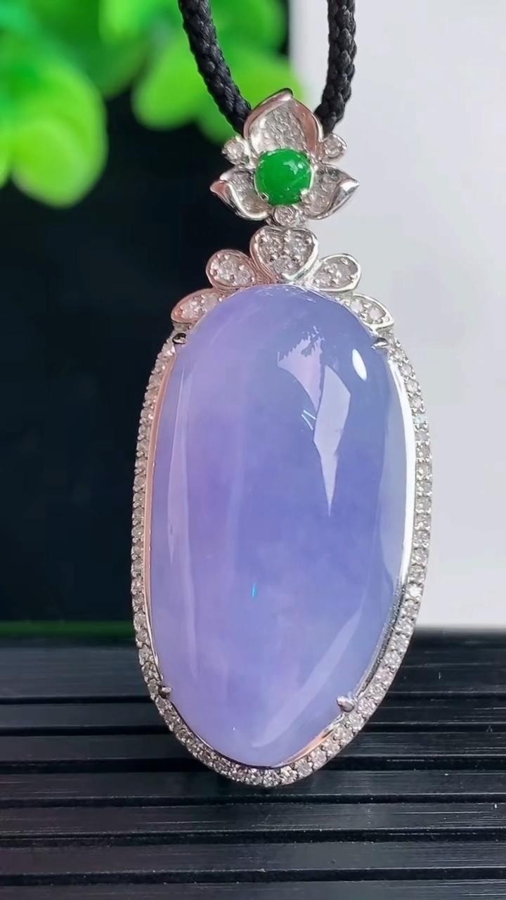 天然A货翡翠18K金紫罗兰福瓜吊坠尺寸41.5-18.3-13.1裸石27.8-14.8重量:9.4