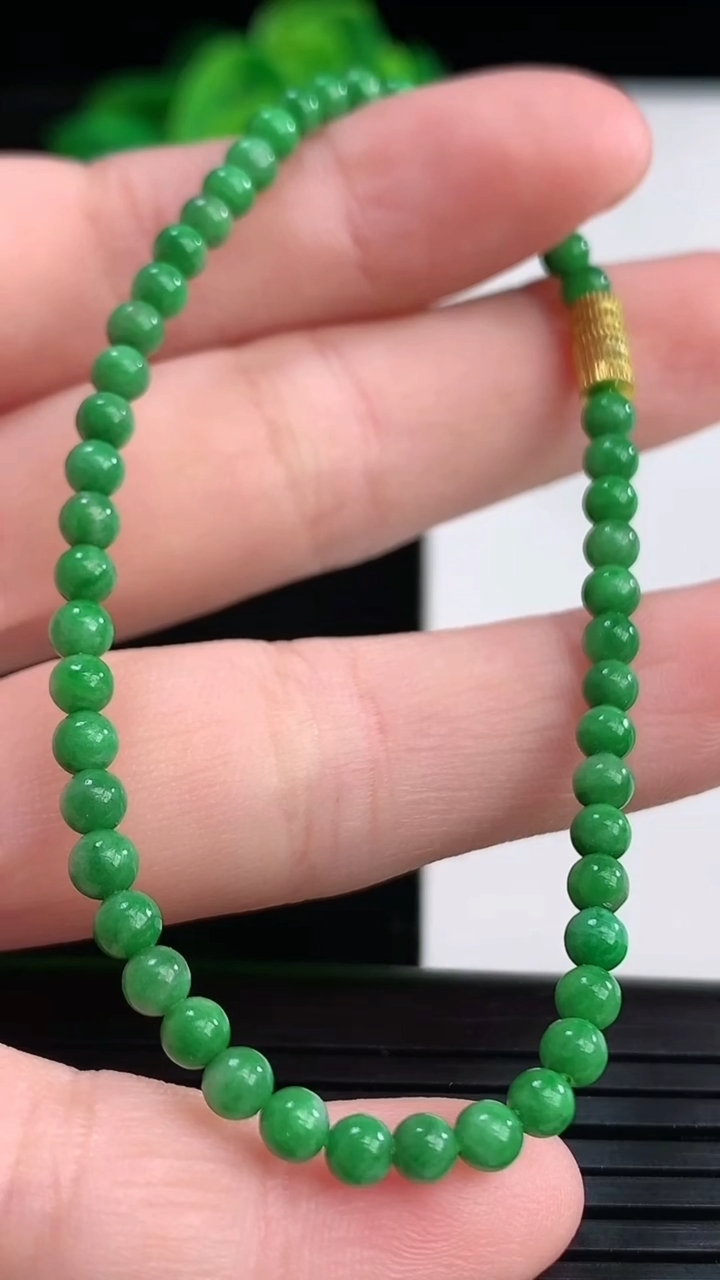 天然A货翡翠小米珠手串尺寸3.3重量:3.79g4月12日
工厂直销收藏佳品,种好水足，色泽均匀，有