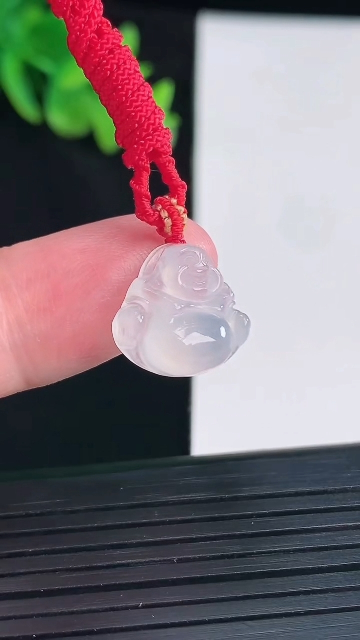 天然A货翡翠佛公吊坠，尺寸13.5-15.6-5.2重量:2.06g
4月12日